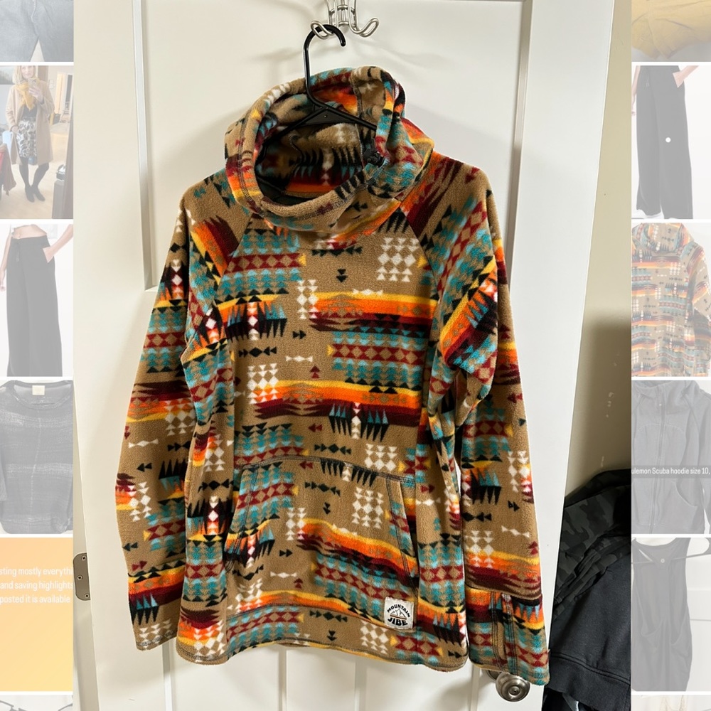 Patterned Tan Sweatshirt